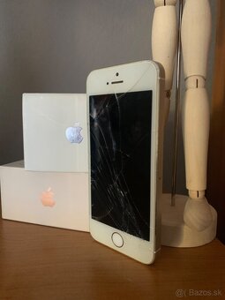 iPhone SE 64GB červený - 10