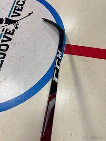 UPLNE NOVA PROFI HOKEJKA CCM JETSPEED FT2 CUSTOM PRO STOK  - 10