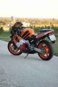 Hondu CBR 600 F4i Sport (2002) REPSOL - 10