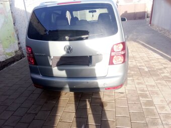 Predám vw Touran 2.TDi 103 kw.r.v.2008 .7 miestny - 10