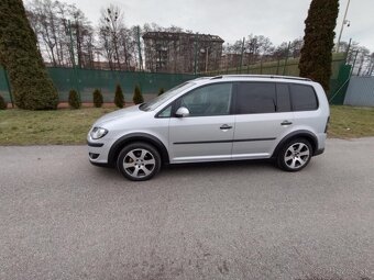 VW Touran Cross 2,0 - 10