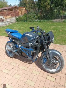 Suzuki GSX-R 750 - 10