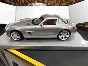 model auta Mercedes  SLS AMG / SL 500 1:18 - 10