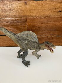 Dinosaurus Triceeatops Spinosaurus - 10