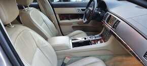 Jaguar XF 2,7  Diesel V6 automat - 10