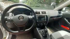 Volkswagen Jetta 2.0 TDI BlueMotion - 10