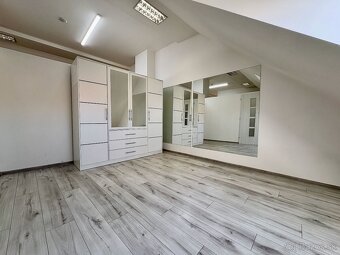 Veľký 4 izbový byt, 103 m2 v centre mesta Veľké Kapušany - 10