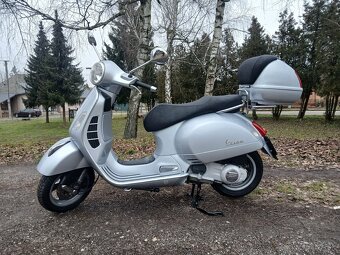 Piaggio Vespa GTS 250 - 10