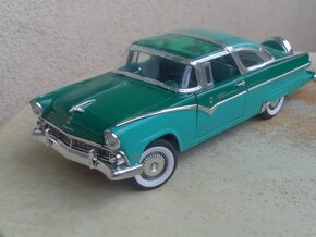 1:18 Ford Crown Victoria, De Soto Adventurer - 10