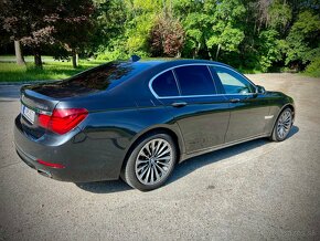 Predám BMW 750d xDrive - 10