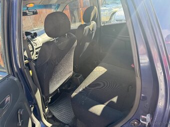 Suzuki Ignis 1.3 - 10