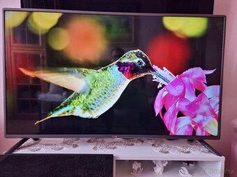 Predám LED TV LG 42LB561V Full HD - 10