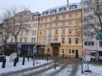 HVIEZDOSLAVOVO NÁM. - historické centrum Starého Mesta. - 10