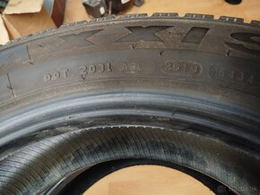 Dve zimné pneumatiky 215/60 R17 Maxis - 10