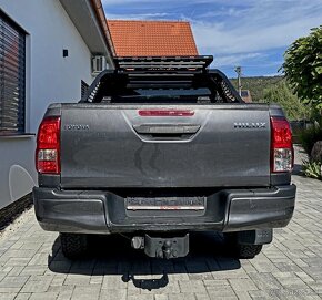 TOYOTA HILUX 2.4 D-4D - PREDAJ AJ NA SPLÁTKY - 10