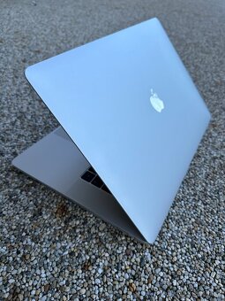 MacBook Pro 15” 2018, 512Gb SSD, i7, 13Cyklů baterie - 10