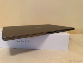 MacBook Air 15 8/256GB grey 100% stav - 10