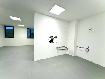 Budova s 8 apartmánmi alebo medicínske centrum, 9 park. mies - 10