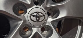 Predám zimný komplet Toyota 5x114,3 pneu Nokian 225/65/R17 - 10