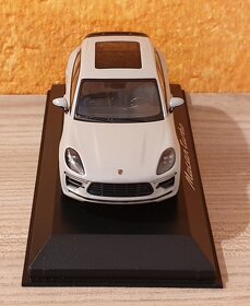 Porsche Macan Turbo model 1/43 Minichamps - 10