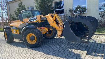 Teleskopický nakladač JCB - 10