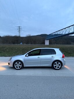 Volkswagen Golf V 2.0tdi 103kw - 10