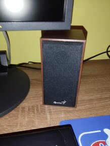 Monitor + komponenty k PC - 10