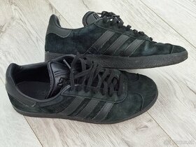 ADIDAS GAZELLE BLACK BLACK
40 - 10