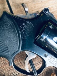 Revolver Smith & Wesson. 357 Magnum - 10