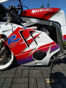 Suzuki GSX-R 400 - 10