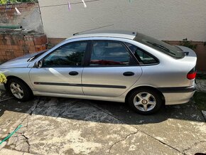 Renault Laguna 1,8 RT - 10