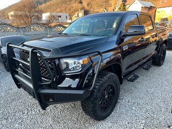 2017 Toyota Tundra Platinum 1794 5,7 V8 kola 35” lift 3” - 10