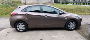 Hyundai i30 - hneda metalíza svetlá - 10