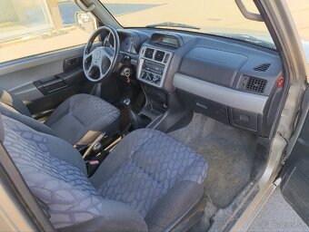 Mitsubishi Pajero 1.8 - 10