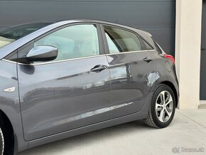 HYUNDAI I30 1.6 CRDI FAMILY / SK AUTO / 1.MAJITEĽ / NEBÚRANÉ - 10