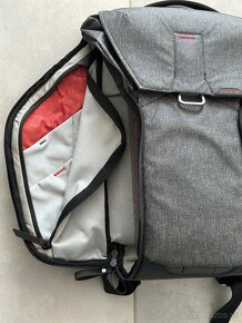 Peak Design Everyday Backpack 20L Charcoal v1 - 10