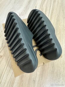 Adidas Yeezy Slide Dark Onyx veľ.37 - 10