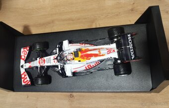 Max Verstappen - Red Bull Racing - Minichamps white 1:18 - 10