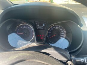 Hyundai ix20 1.6i 91kw, r.2015, klima, 1. majitel - 10