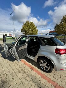 Citröen C4 Picasso AT6 - delené sedadlá vzadu s IsoFixom - 10