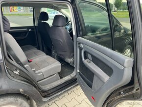 Volkswagen Touran 2.0 TDi 6 rychlostí digi klima - 10