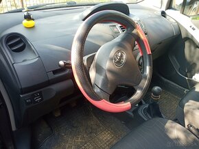 toyota Yaris 1.l - 10