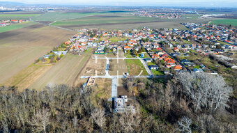 Na predaj stavebné pozemky v novej časti  obce Hrubý Šúr - 10