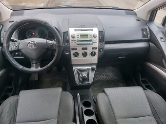 Toyota Corolla Verso 1.6 - 10