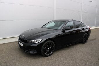 BMW Rad 3 320d 140kw, All Black, kamera, Adaptívny podvozok - 10