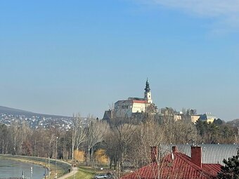 RIVIERA - 3i BYT S VÝHĽADOM NA NITRIANSKY HRAD - 10