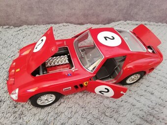 1:18 FERRARI 250 GTO Bburago - 10