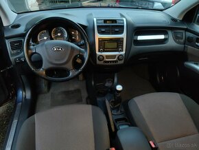 Kia Sportage 4x4 2.0 CRDI, bez hrdze, ori. lak, ťažné zar. - 10