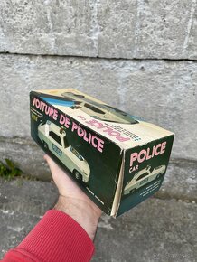 Kovový retro model policajného autíčka - 10