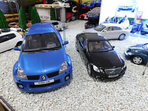 model auta Renault Clio 2 V6 bledo modrá farba otto 1:12 - 10